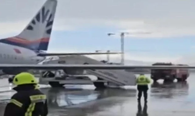Antalya Havalimanı'nda Uçak Kazası: Tekerlekleri Kırıldı