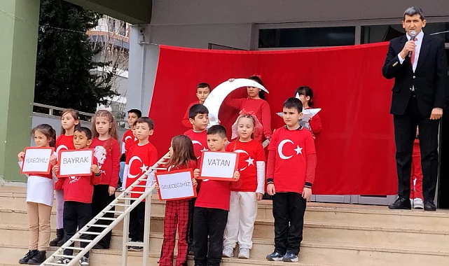 Bayındır İlkokulu'nda Milli Gurur: 2/C Sınıfından Muhteşem Bayrak Programı