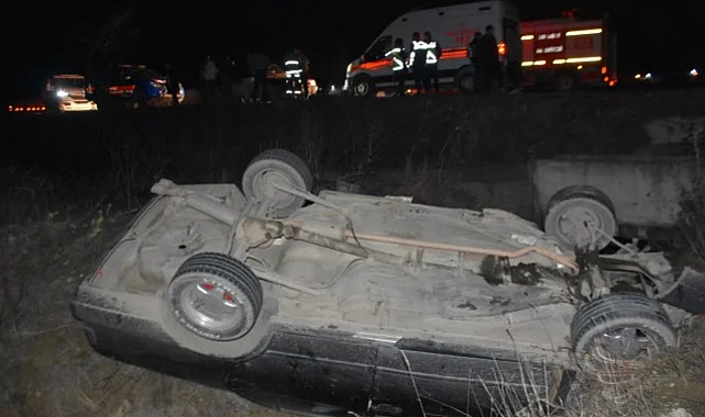 Boyabat'ta Otomobil Su Kanalına Devrildi: 2 Yaralı