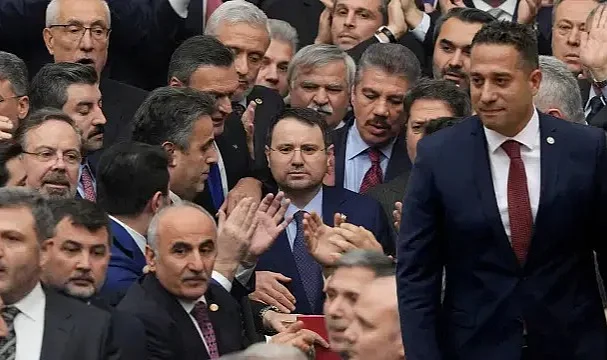 CHP'de Kulis Krizi: Akın Gürlek İle El Sıkışan İsimlere Tepki