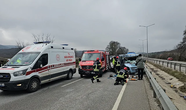 Çorum'da Minibüs Tıra Çarptı: 3 Ağır Yaralı