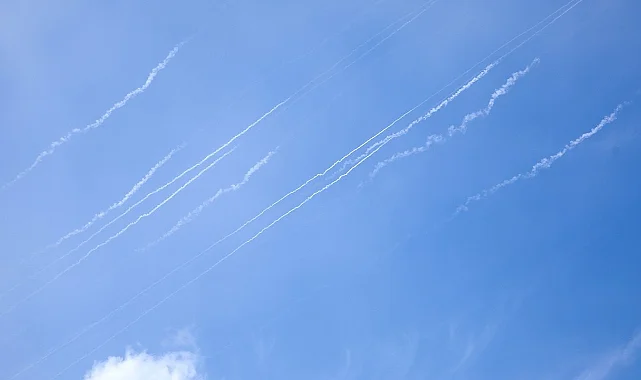 İran Katar'da ABD'ye Ait Erken Uyarı Radarını Vurdu