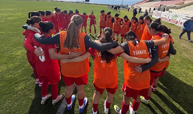 lkadım Ladik Spor’dan Milli Başarı: Yasemin Attı, Gökçe Kalesini Gole Kapattı