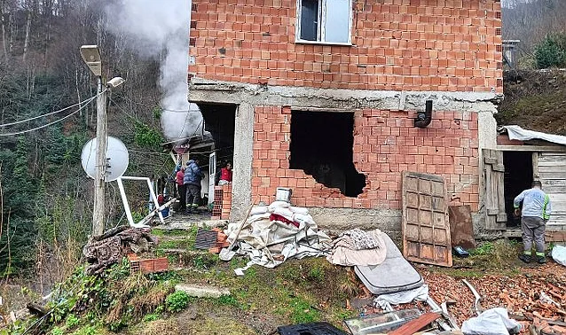 Salıpazarı'nda Bir Evde Yangın Paniği Yaşandı