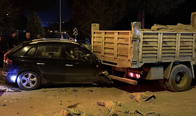Samsun'da Feci Kaza! Kamyon Cip İle Çarpıştı: Yaralılar Var...