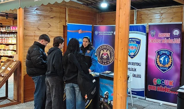 Samsun Cumhuriyet Meydanı'nda Polisten Vatandaşa Bilgilendirme