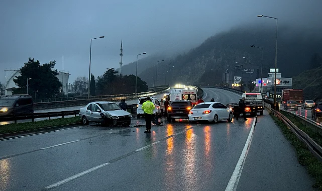 Samsun'da 5 Araçlı Zincirleme Kaza: 2 Yaralı