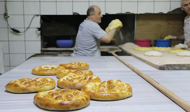 Samsun'da Fırın Ustalarının 300 Derecede Zorlu Pide Mesaisi