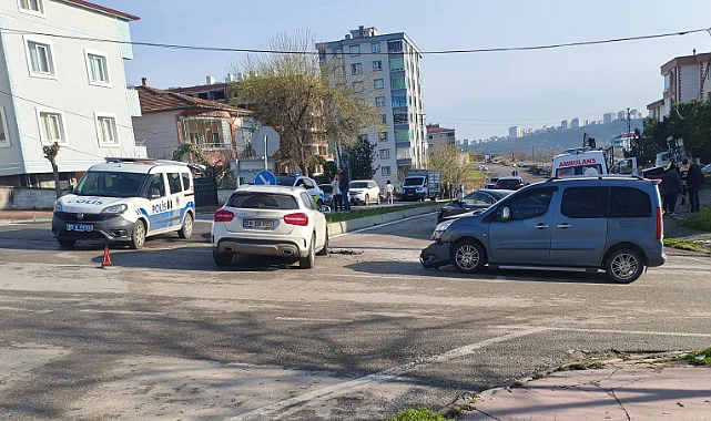 Samsun Derecik'te Trafik Kazası: 3 Kişi Yaralandı
