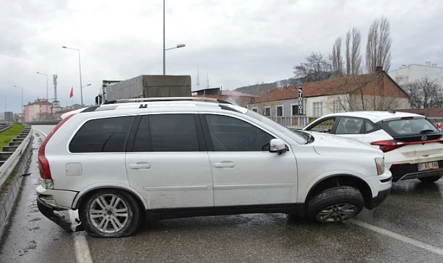 Samsun Havza'da Cip Bariyere Çarptı: Anne ve Oğlu Yaralandı