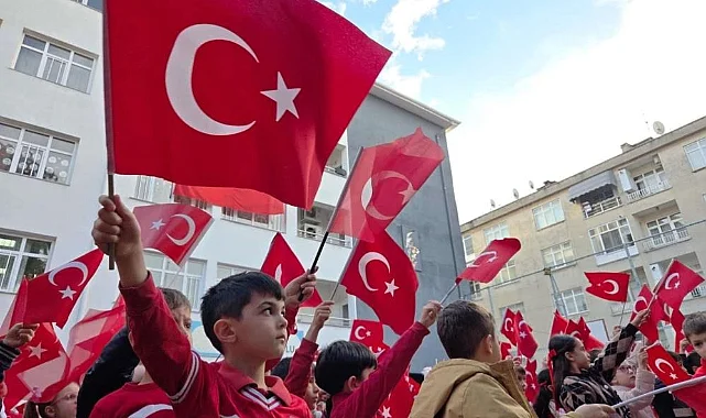 Samsun ve 6 İlde Eğitimde Milli Ruh: İlk Ders Bayrak Sevgisi