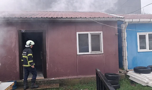 Tekkeköy'de Konteyner Yangını Korkuttu
