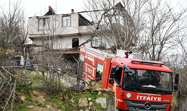 Vezirköprü'de Ev Yangını: İki Katlı Bina Alevlere Teslim Oldu