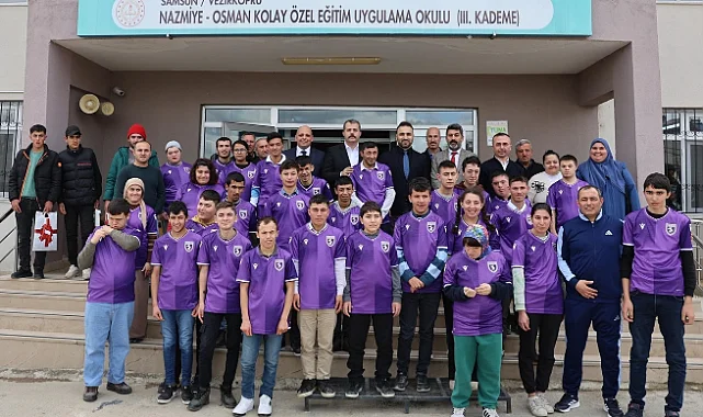 Vezirköprü'de Özel Öğrencilere Samsunspor Forması Hediye Edildi