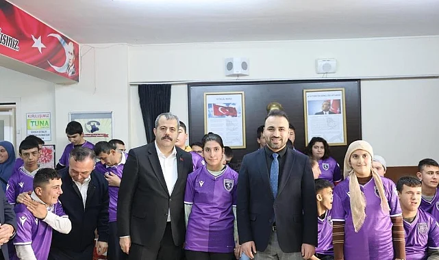 Vezirköprü'de Özel Öğrencilere Samsunspor Forması Hediye Edildi