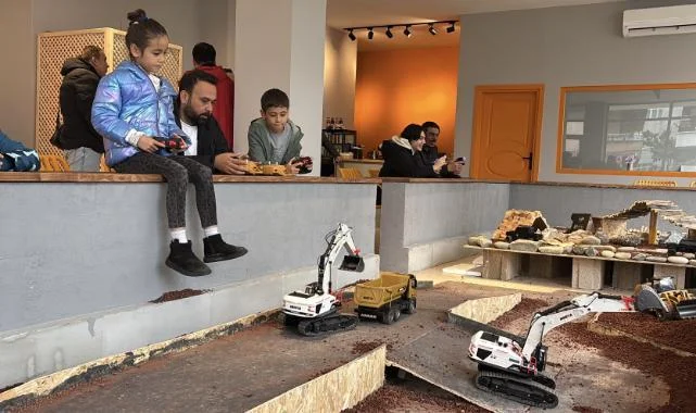 Atakum'da Sıra Dışı Kafe: Beyaz Yakalı Çiftten İnşaat Temalı Girişim
