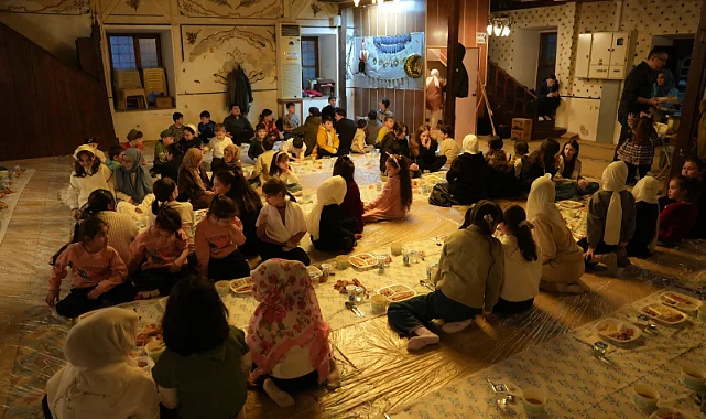 Bafra’da 60 Öğrenci Camideki Kardeşlik Sofrasında Buluştu