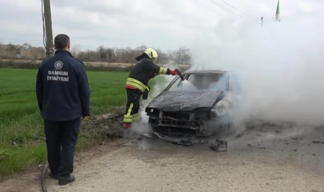 Bafra’da Korku Dolu Anlar! Seyir Halindeki Otomobil Alevlere Teslim Oldu