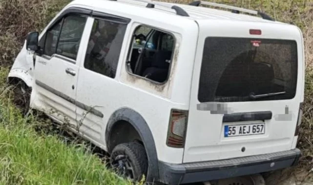 Bafra'da Korkutan Kaza: Su Kanalına Düşen Sürücü Yaralandı