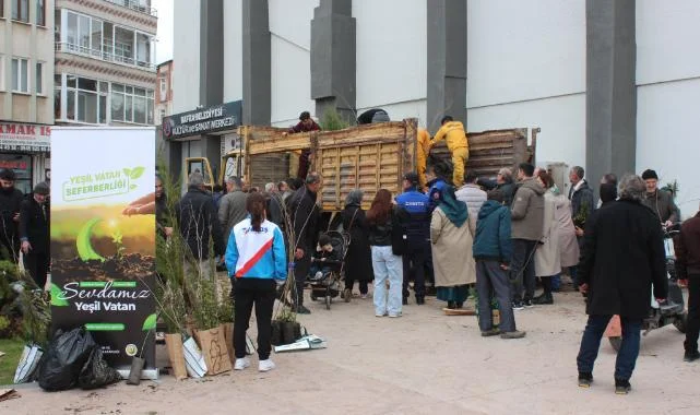 Bafra'da Ormancılık Günü Coşkusu: 23 Bin 900 Fidan Dağıtıldı