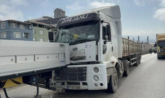 Canik Viyadüğünde Zincirleme Tır Kazası: Trafik Felç Oldu