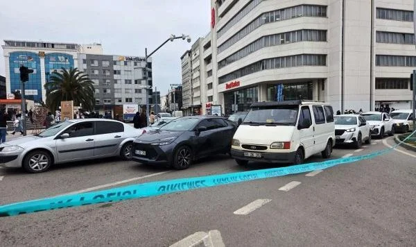 Cumhuriyet Meydanı'nda Trafik Yoğunluğu