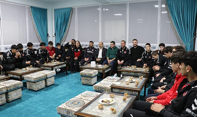 Feyzullah Dereci Ümit Millilerle İftarda Buluştu