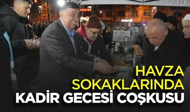 Havza Sokaklarında Kadir Gecesi Coşkusu: Başkan İkiz Kendi Elleriyle Şerbet İkram Etti