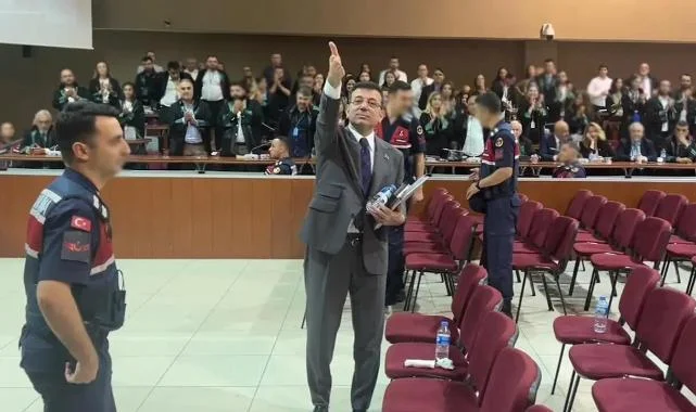 İBB Yolsuzluk Davasında Mahkeme Heyeti Salonu Terk Etti
