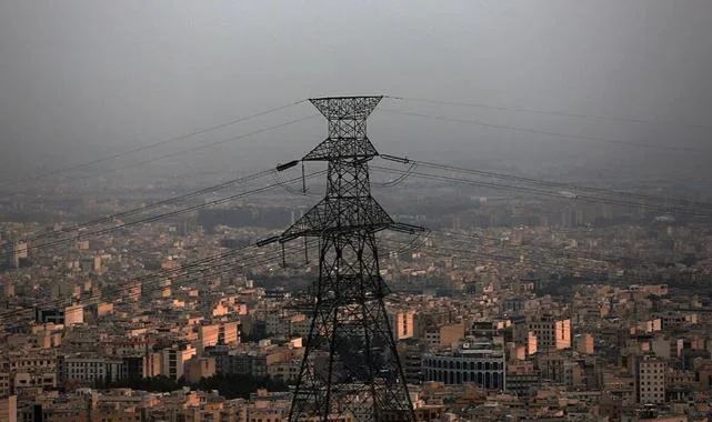İran'da Enerji Tesisleri Hedef Alındı: Tahran Karanlığa Gömüldü