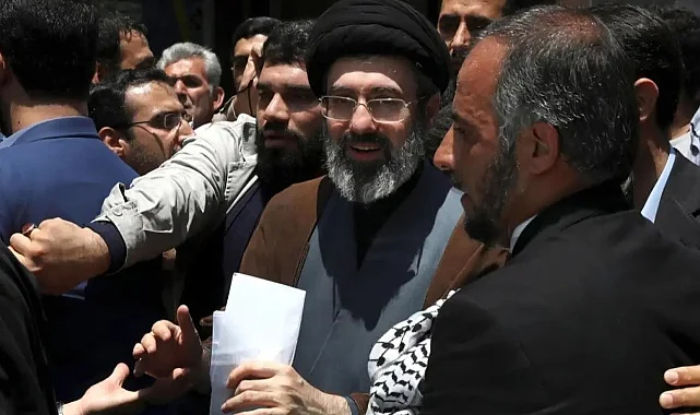 İran'da Yeni Dini Liderin İsmi Açıklandı