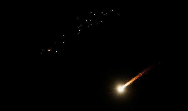İsrail'de Siren Sesleri: İran Gece Yarısı Füze Saldırısı Başlattı