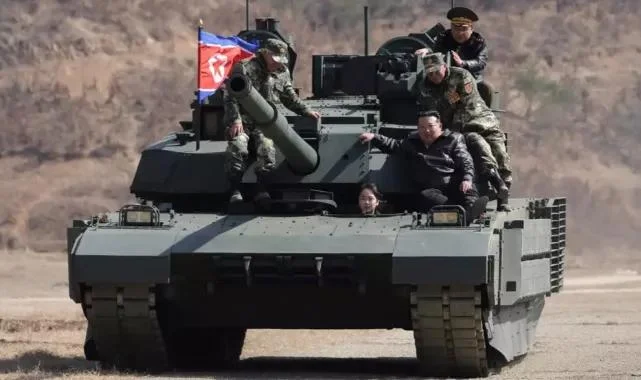 Kızı Tank Sürdü, O Üzerine Binip İzledi: Kim Jong-un’un Kızı Liderliğe Mi Hazırlanıyor?