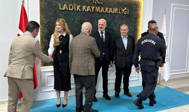 Ladik’te Bayramlaşma Mesaisi: Protokol ve Vatandaşlar Buluştu