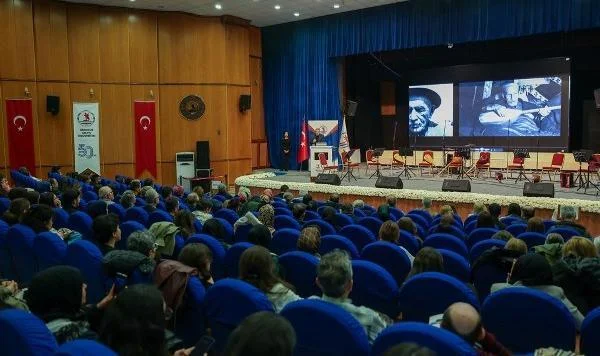 OMÜ’de Aşık Veysel Rüzgarı: Büyük Ozanın Mirası AKM’de Hayat Buldu