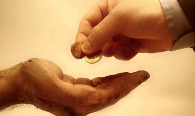 Paylaşma ve Yardımlaşma İbadeti: Zekât ve Sadaka