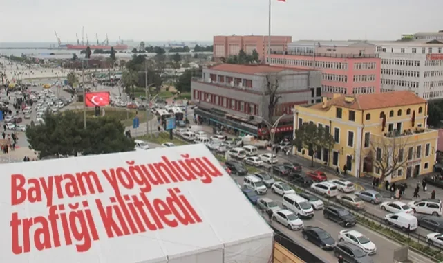 Samsun'da Bayram Yoğunluğu Trafiği Kilitledi
