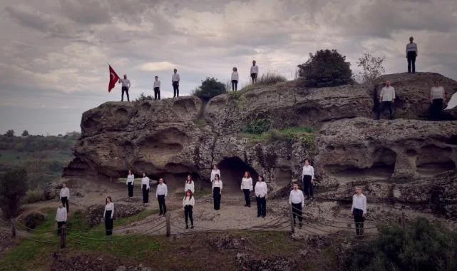 Samsun'da ‘Çanakkale Şehitlerine' Şiiri Çok Sesli Koro İle Seslendirildi