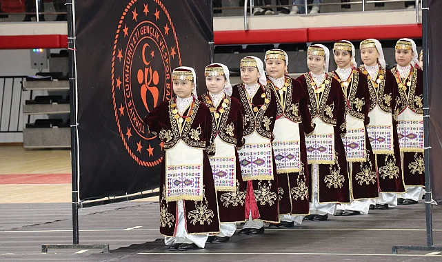 Samsun'da Halk Oyunları Rüzgarı: Mustafa Dağıstanlı'da Görsel Şölen