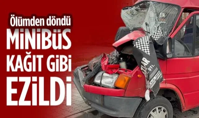 Samsun'da Korkutan Kaza! Minibüs Kağıt Gibi Ezildi: Ölümden Döndü...