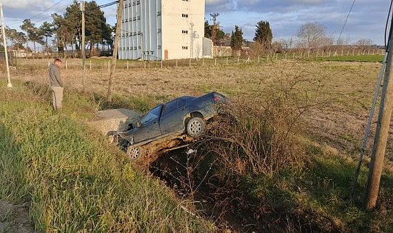 Samsun'da Otomobil Su Kanalına Uçtu, Sürücü Yaralandı