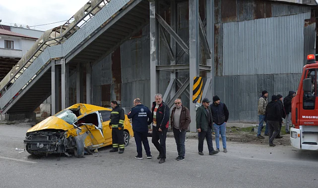 Samsun'da Otomobil Üst Geçide Çarptı: Sürücü Ağır Yaralandı