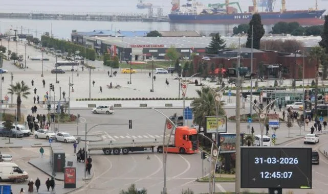 Samsun'da Tır Sürücüsünden Trafiği Felç Eden Manevra