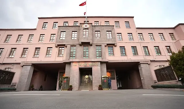 Son Dakika! Türkiye Hava Sahasında Füze Alarmı: Üçüncü Balistik Füze Vuruldu