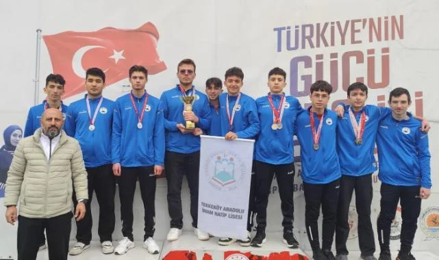Tekkeköy Proje İmam Hatip Lisesi Atletizmde Samsun Şampiyonu