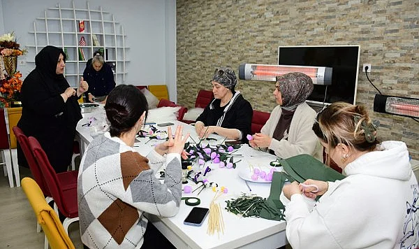 Terme’de Kadın Eli Değen Mumlar Sanata Dönüşüyor: Aile Bütçesine Dev Katkı
