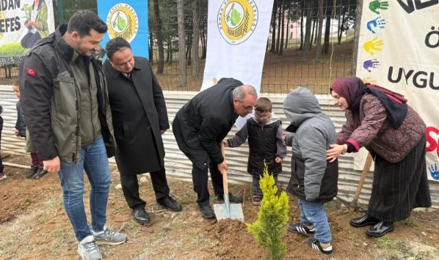 Vezirköprü'de Minik Eller Fidanları Toprakla Buluşturdu