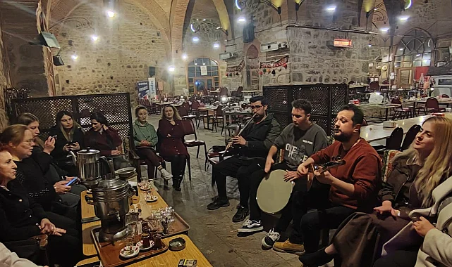 Vezirköprü’de Türkü Rüzgarı: VEMSAD PELİ Korosu Kulakların Pasını Sildi
