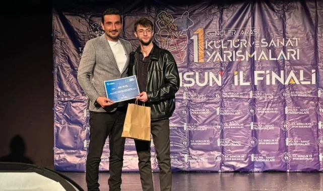 Bafra Gençlik Merkezi Öğrencisi Şiir Yarışmasında İl Birincisi Oldu