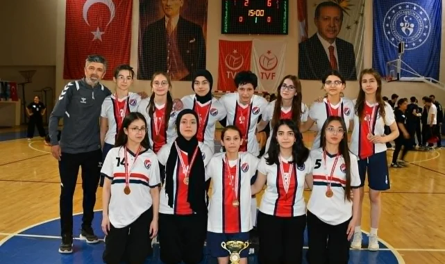 Çarşamba'da Genç Kızlar Futsal Şampiyonu Yunus Emre MTAL!